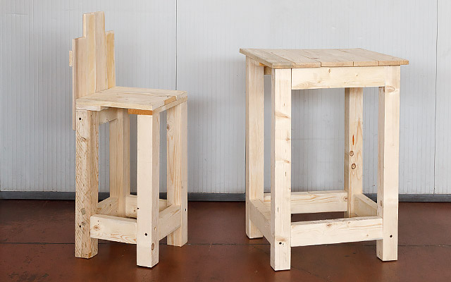 Tavolino e sedia in legno fatta con bancali